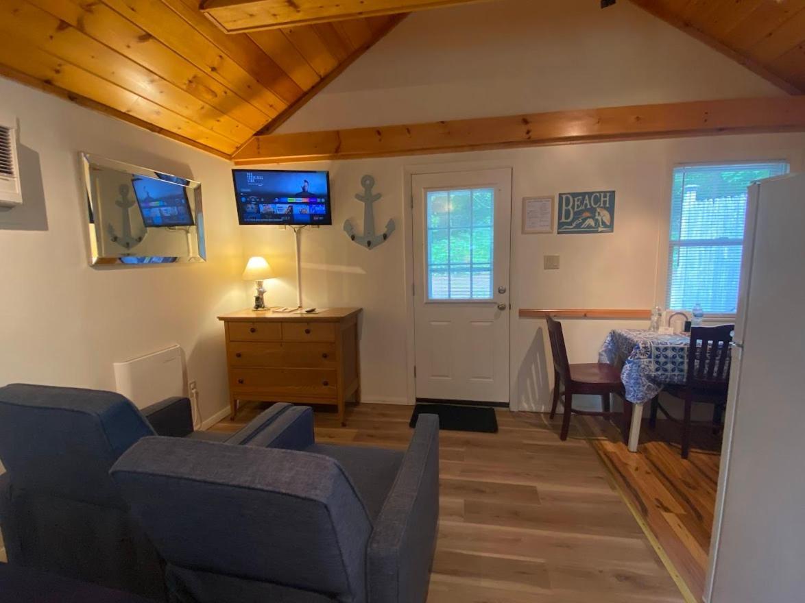Pine Grove Cottages Lincolnville Exterior photo
